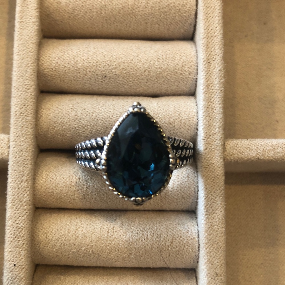 Elegant Silver and Blue Teardrop Ring